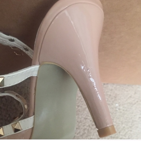 Studded heels - Picture 2 of 3